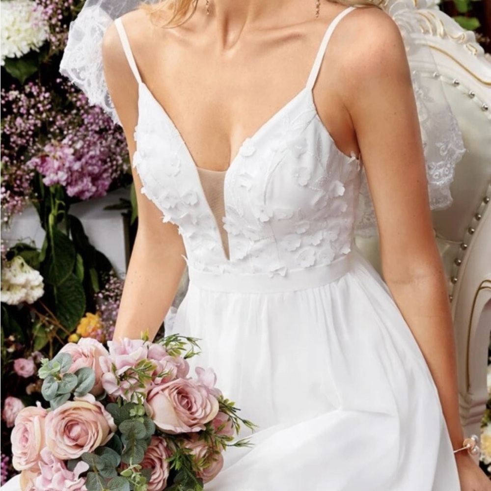 Chic White Floral Wedding Dress